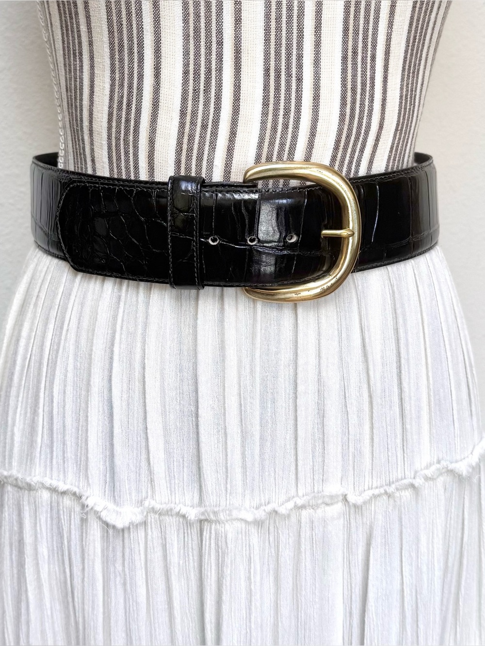 Eddie Bauer Vintage 90s Black Croc Embossed Leather Belt Solid Brass Buckle USA